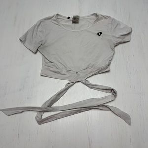 Women’s best athletic tie crop top🔥
